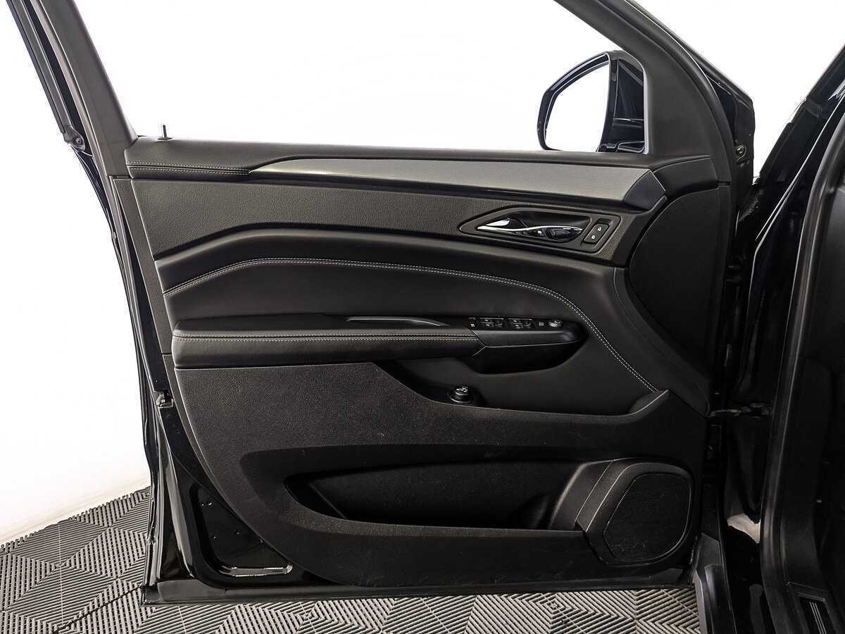 Cadillac SRX с пробегом — 2015 год. Фото: #18
