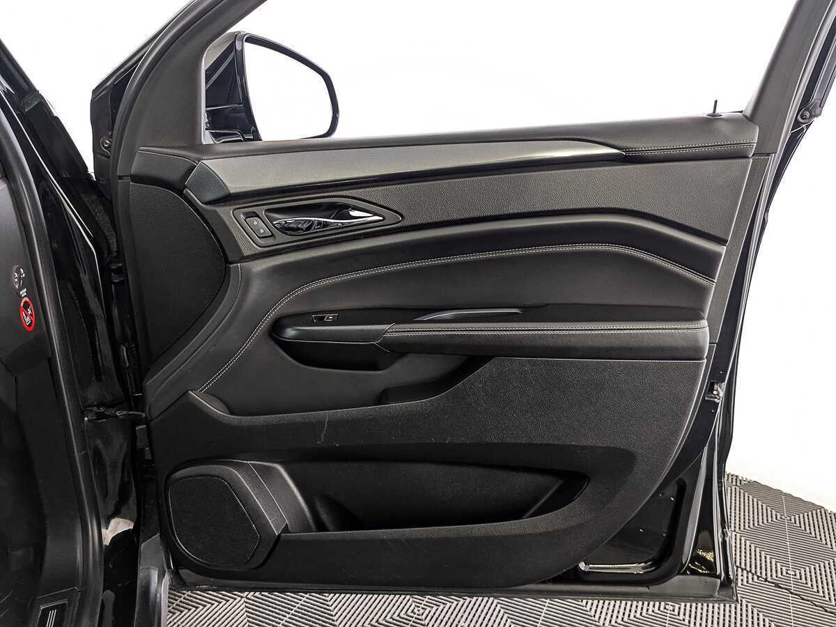 Cadillac SRX с пробегом — 2015 год. Фото: #23