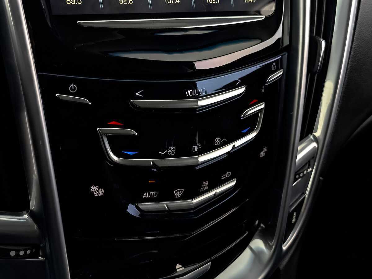 Cadillac SRX с пробегом — 2015 год. Фото: #24