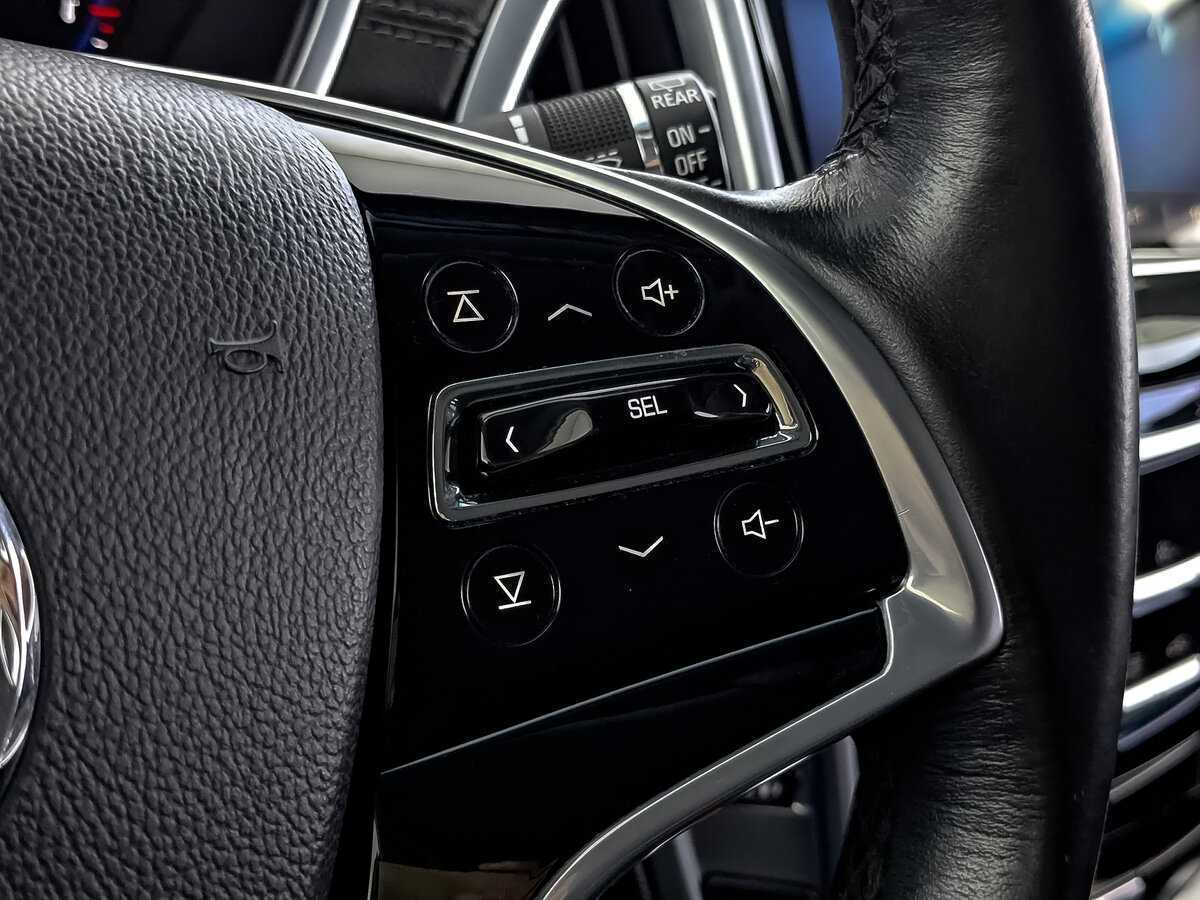 Cadillac SRX с пробегом — 2015 год. Фото: #28