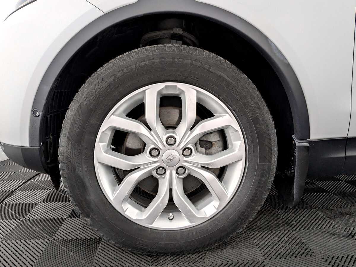 Land Rover Discovery с пробегом — 2019 год. Фото: #17