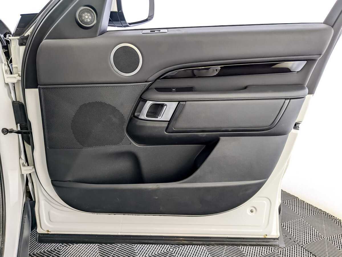 Land Rover Discovery с пробегом — 2019 год. Фото: #24