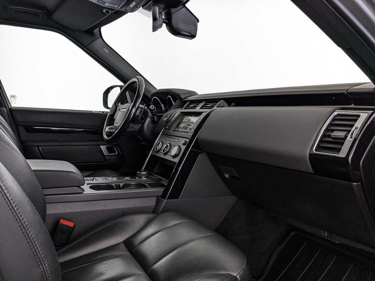 Land Rover Discovery с пробегом — 2017 год. Фото: #10