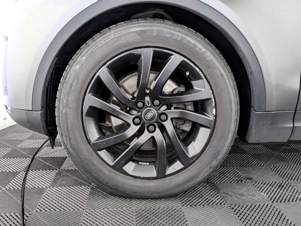 Land Rover Discovery с пробегом — 2017 год. Фото: #17