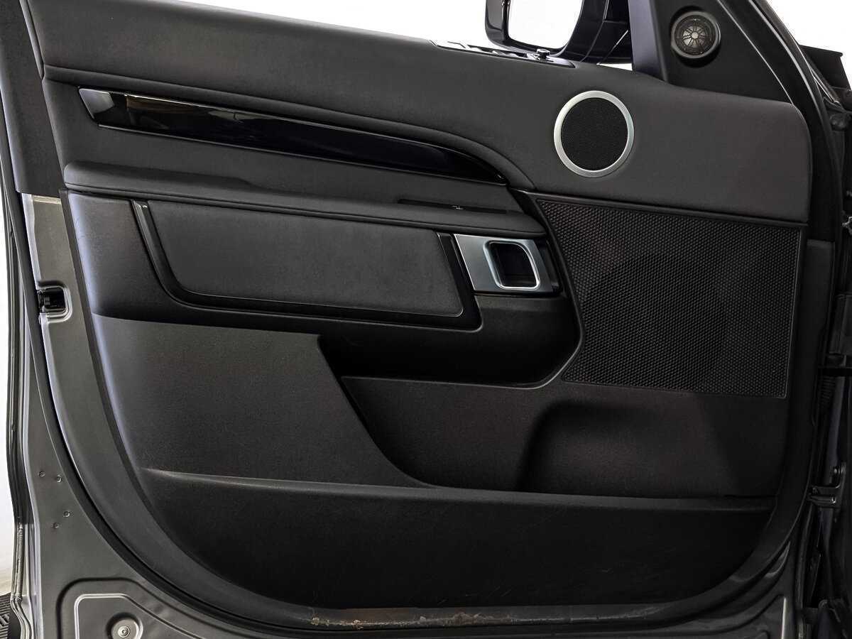 Land Rover Discovery с пробегом — 2017 год. Фото: #18