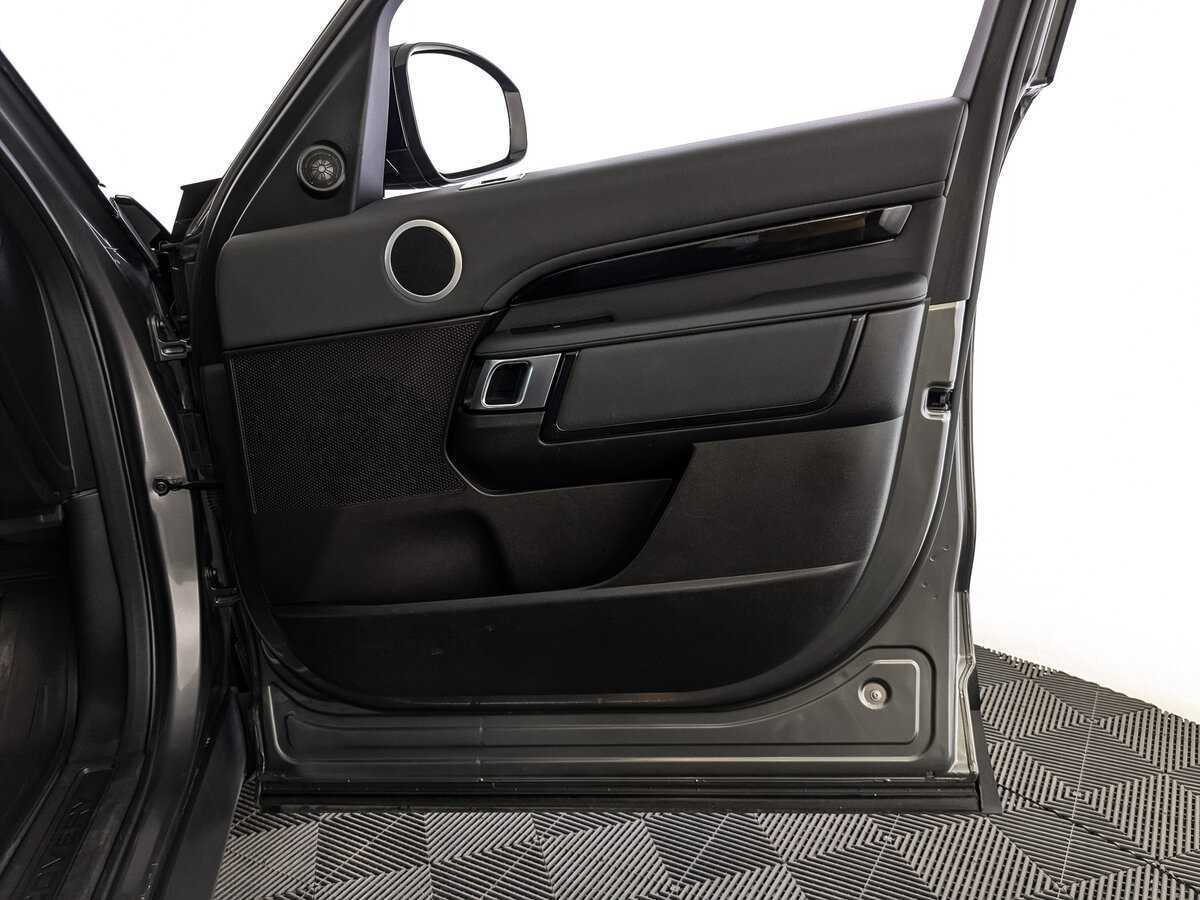 Land Rover Discovery с пробегом — 2017 год. Фото: #23