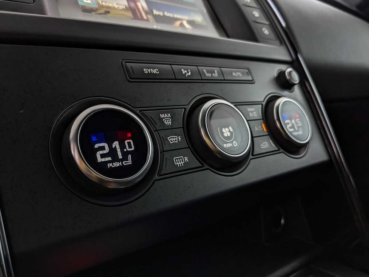 Land Rover Discovery с пробегом — 2017 год. Фото: #24