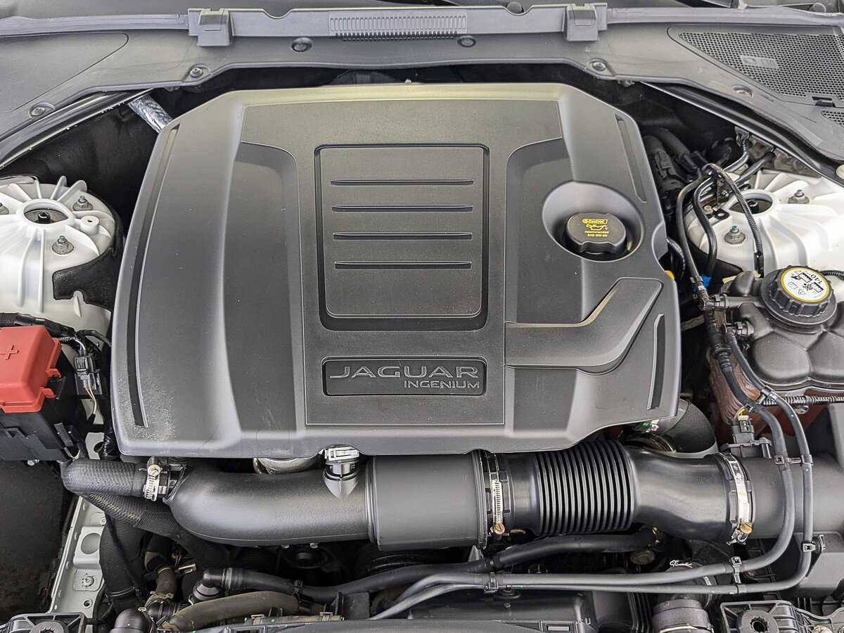 Jaguar XE с пробегом — 2019 год. Фото: #8