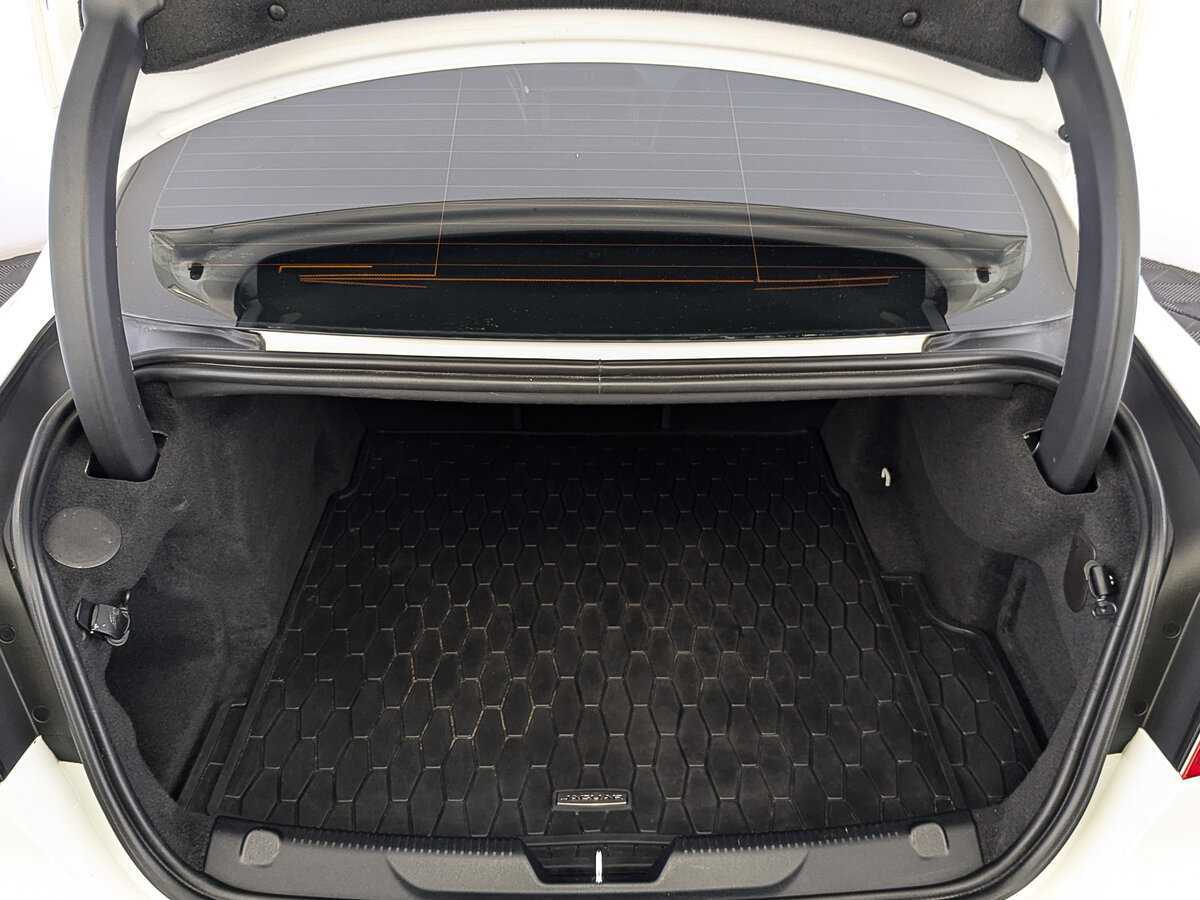 Jaguar XE с пробегом — 2019 год. Фото: #9