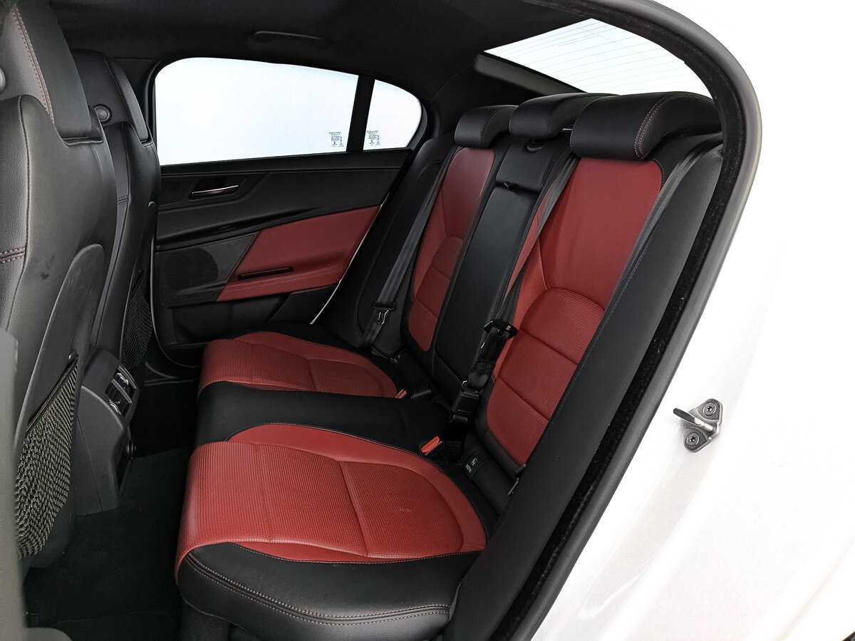 Jaguar XE с пробегом — 2019 год. Фото: #16