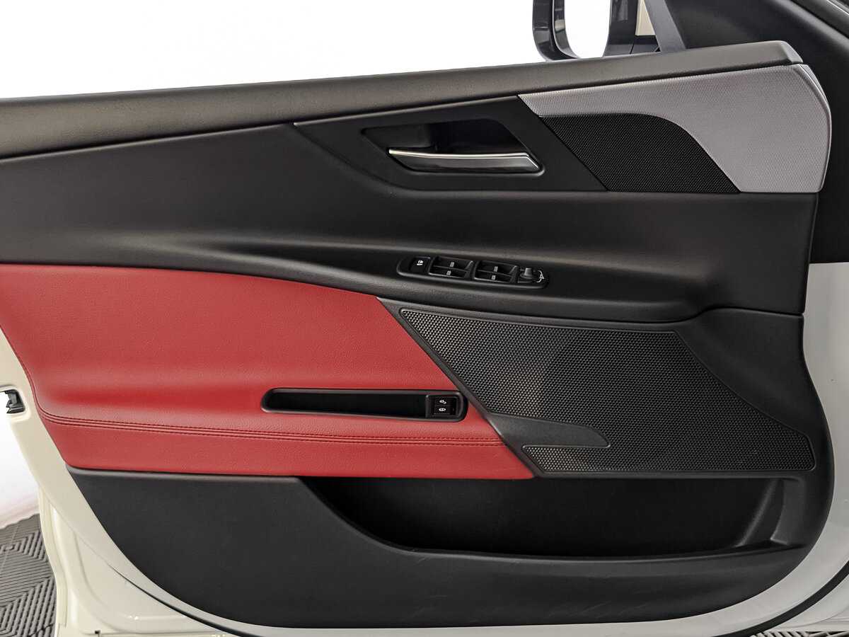 Jaguar XE с пробегом — 2019 год. Фото: #17