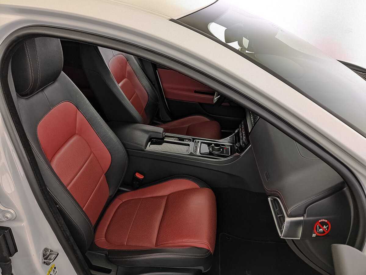 Jaguar XE с пробегом — 2019 год. Фото: #22