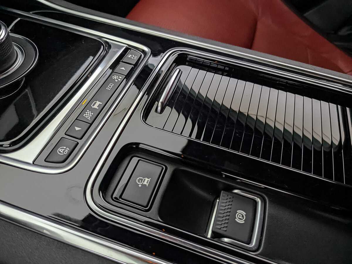 Jaguar XE с пробегом — 2019 год. Фото: #24