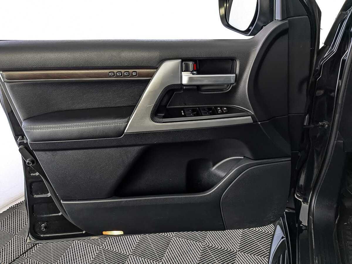 Toyota Land Cruiser с пробегом — 2019 год. Фото: #18