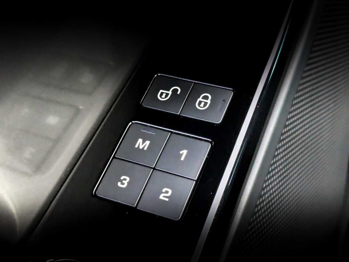 Land Rover Range Rover Velar с пробегом — 2018 год. Фото: #21