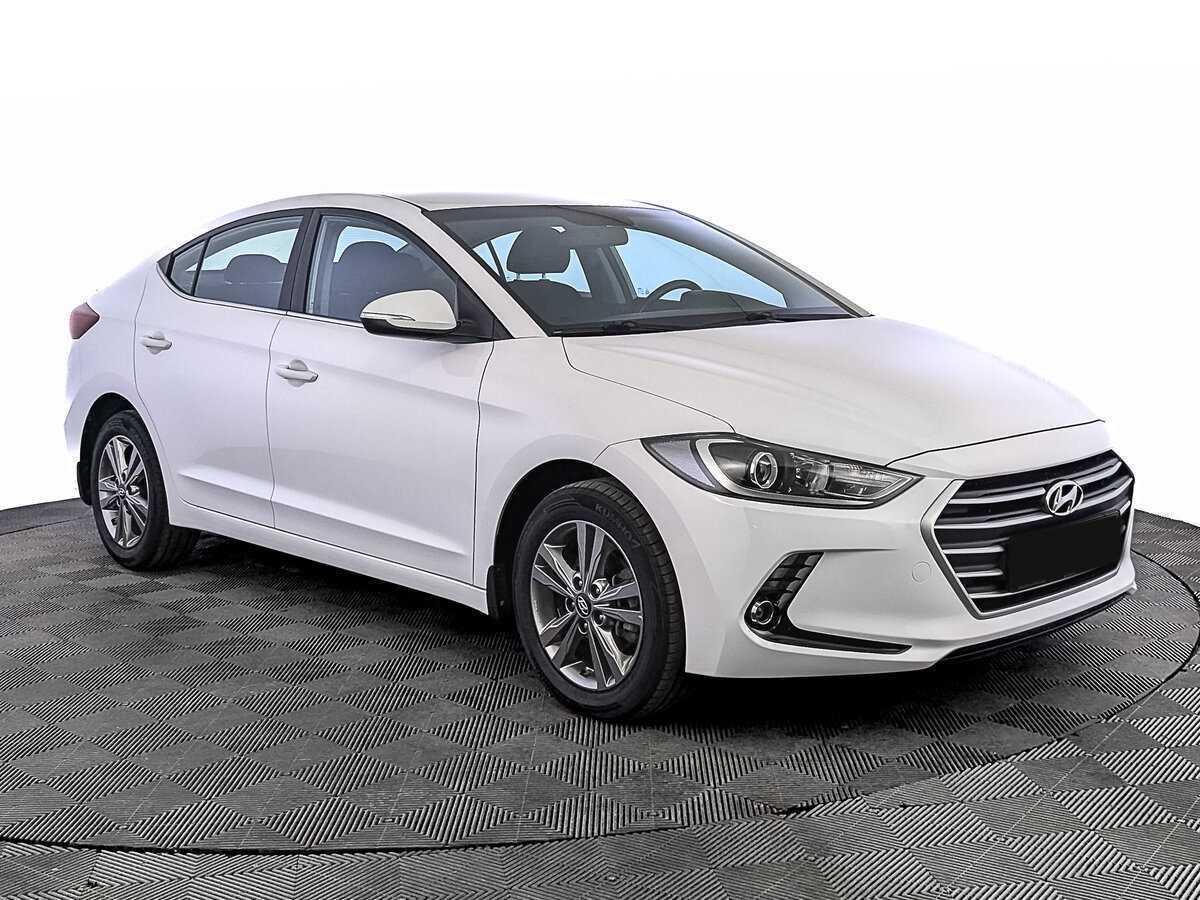 Hyundai Elantra с пробегом — 2018 год. Фото: #2