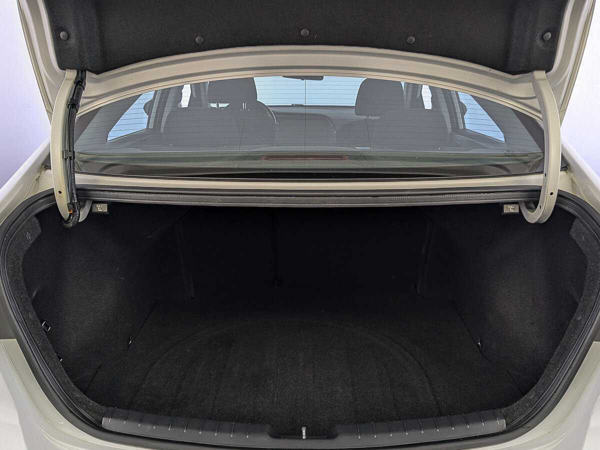 Hyundai Elantra с пробегом — 2018 год. Фото: #9