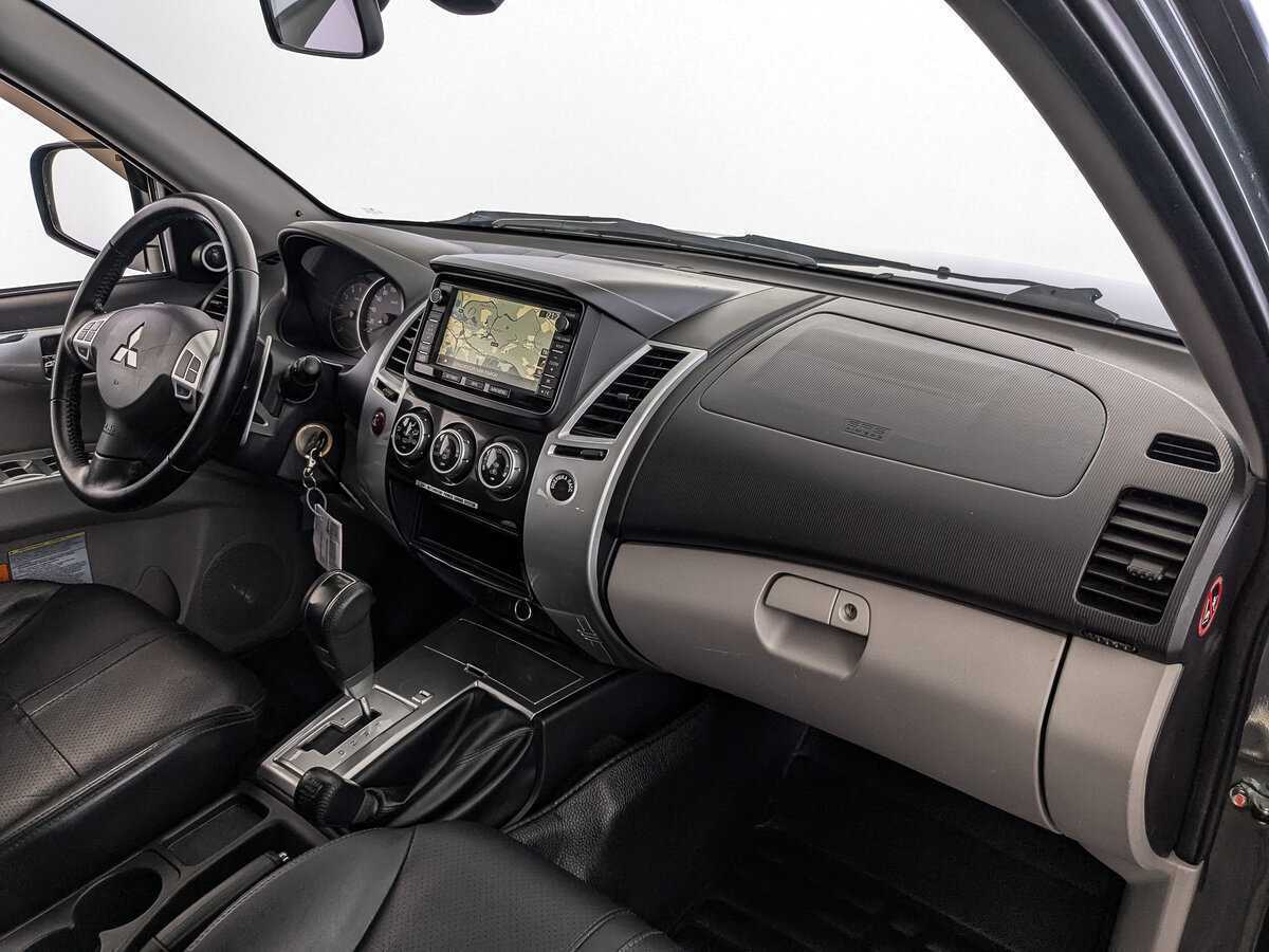 Mitsubishi Pajero Sport с пробегом — 2013 год. Фото: #12