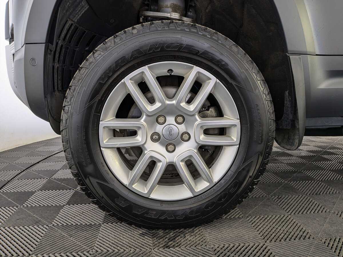 Land Rover Defender с пробегом — 2021 год. Фото: #11