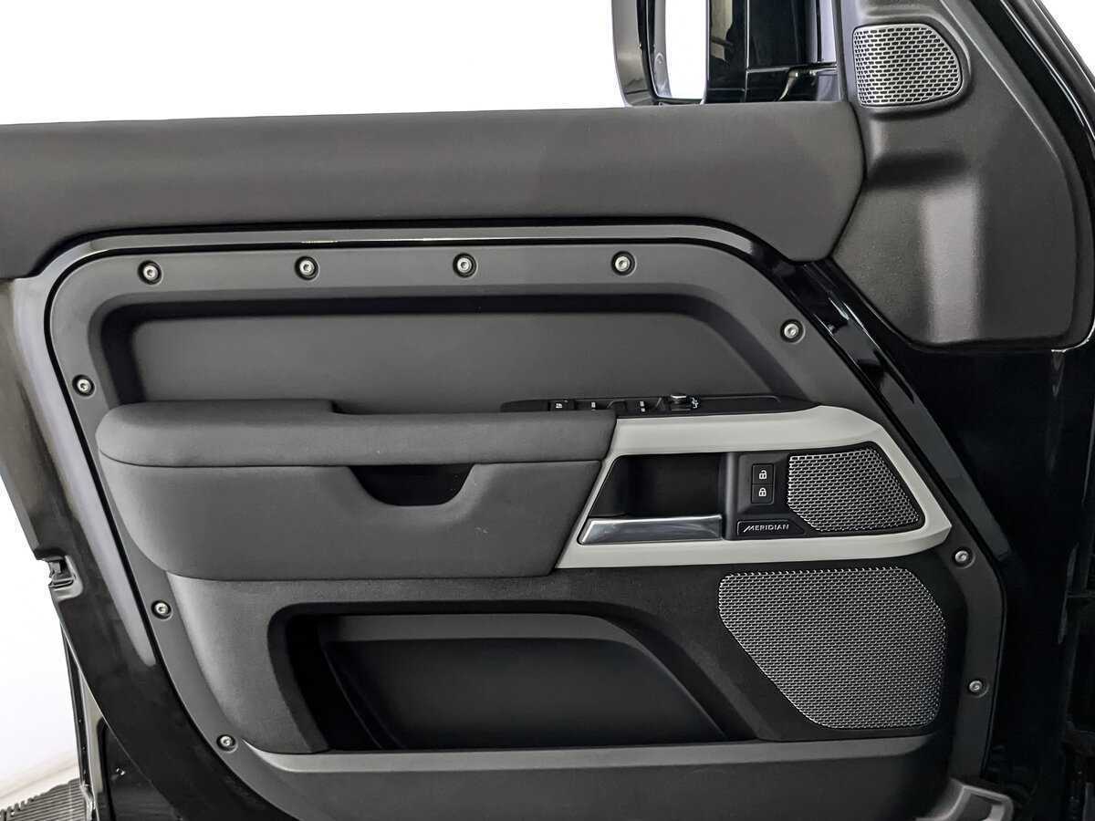 Land Rover Defender с пробегом — 2021 год. Фото: #17