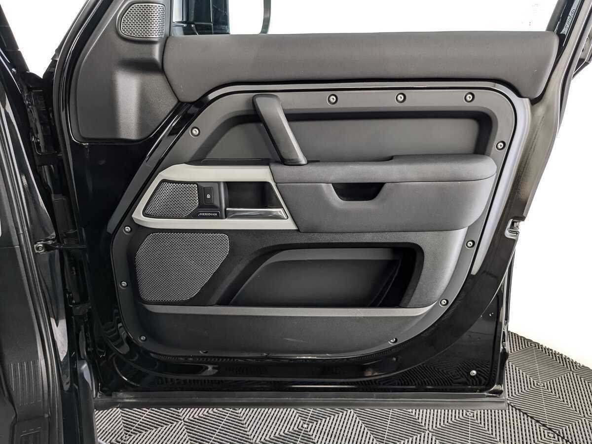 Land Rover Defender с пробегом — 2021 год. Фото: #23