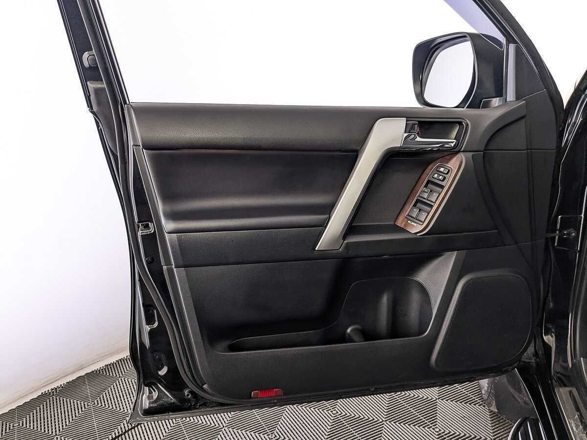 Toyota Land Cruiser Prado с пробегом — 2017 год. Фото: #18