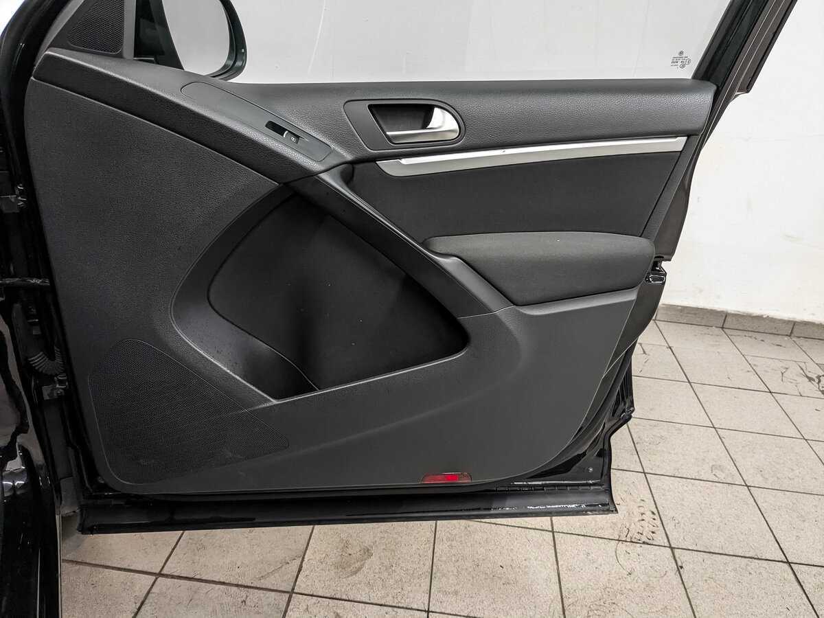 Volkswagen Tiguan с пробегом — 2015 год. Фото: #23