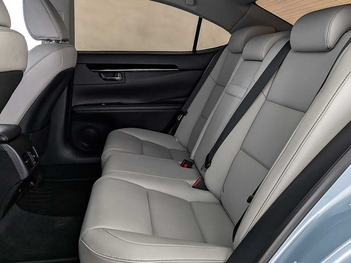 Lexus ES с пробегом — 2014 год. Фото: #17