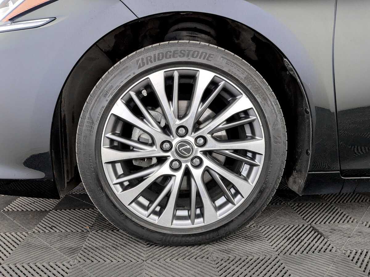 Lexus ES с пробегом — 2020 год. Фото: #17