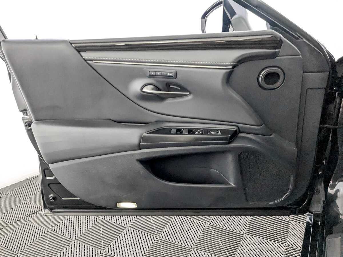 Lexus ES с пробегом — 2020 год. Фото: #18