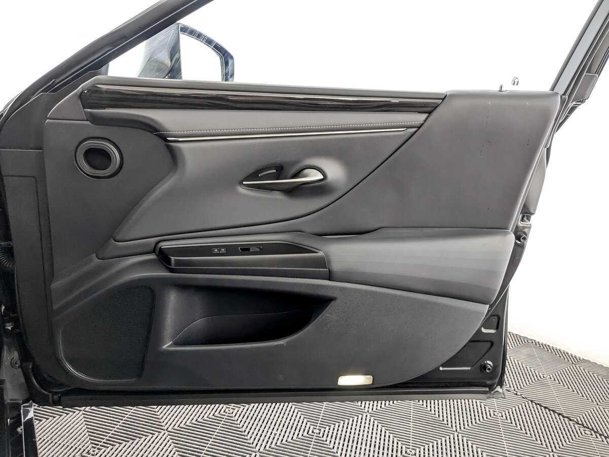 Lexus ES с пробегом — 2020 год. Фото: #24