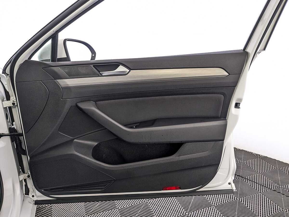 Volkswagen Passat с пробегом — 2017 год. Фото: #24