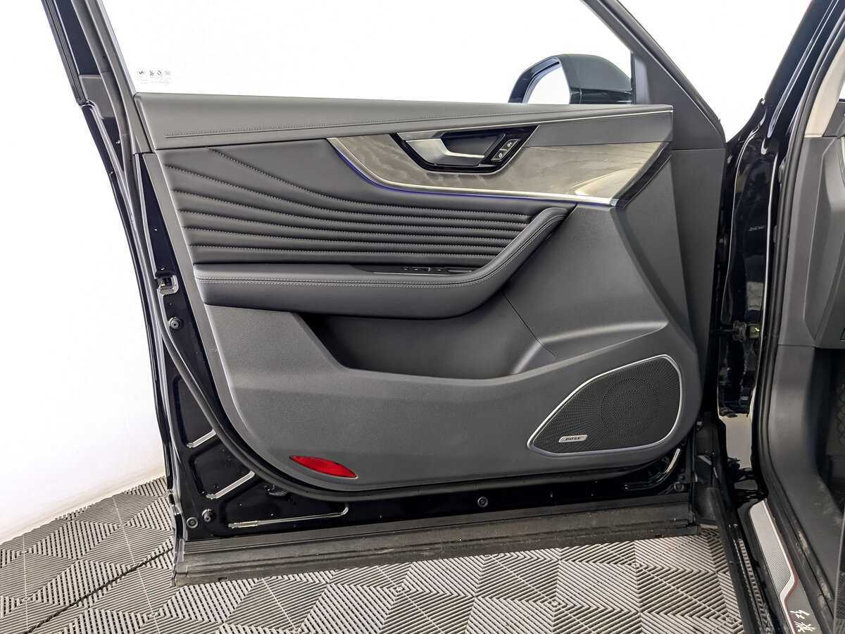 Hongqi HS5 с пробегом — 2023 год. Фото: #17