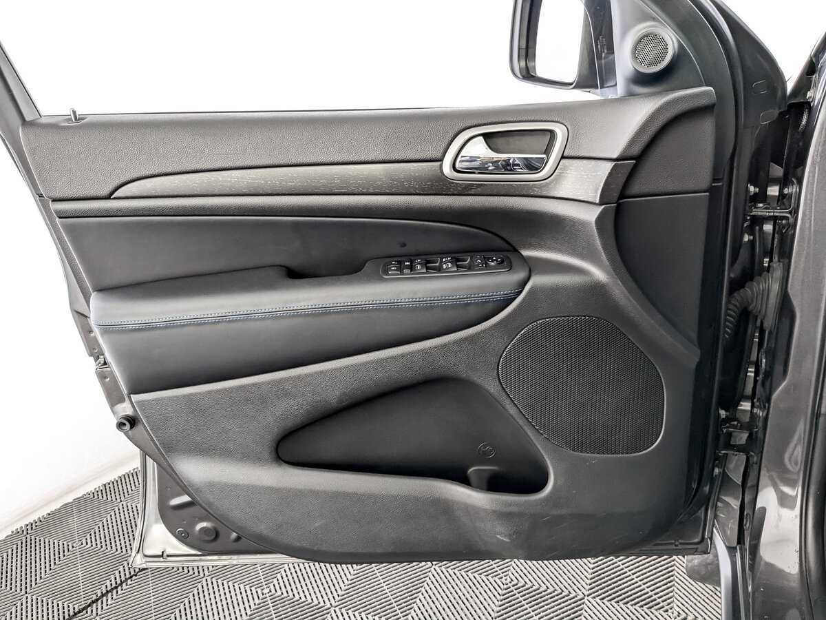 Jeep Grand Cherokee с пробегом — 2018 год. Фото: #17