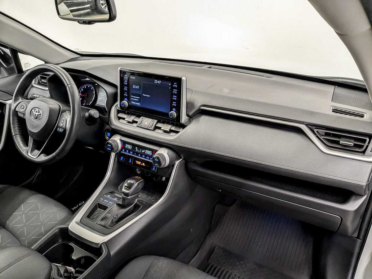 Toyota RAV4 с пробегом — 2021 год. Фото: #10