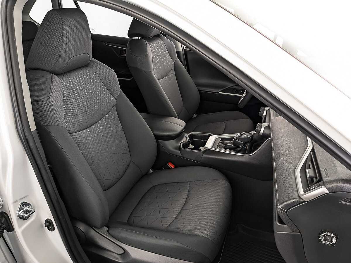 Toyota RAV4 с пробегом — 2021 год. Фото: #20