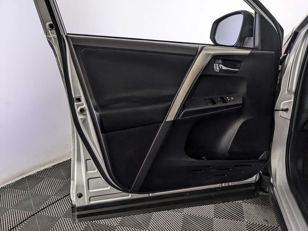 Toyota RAV4 с пробегом — 2013 год. Фото: #18