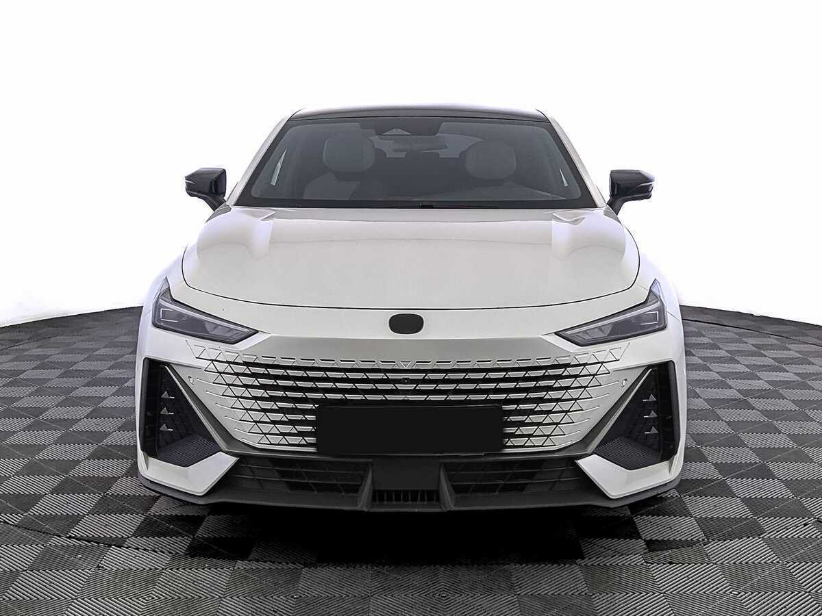 Changan UNI-V с пробегом — 2023 год. Фото: #1