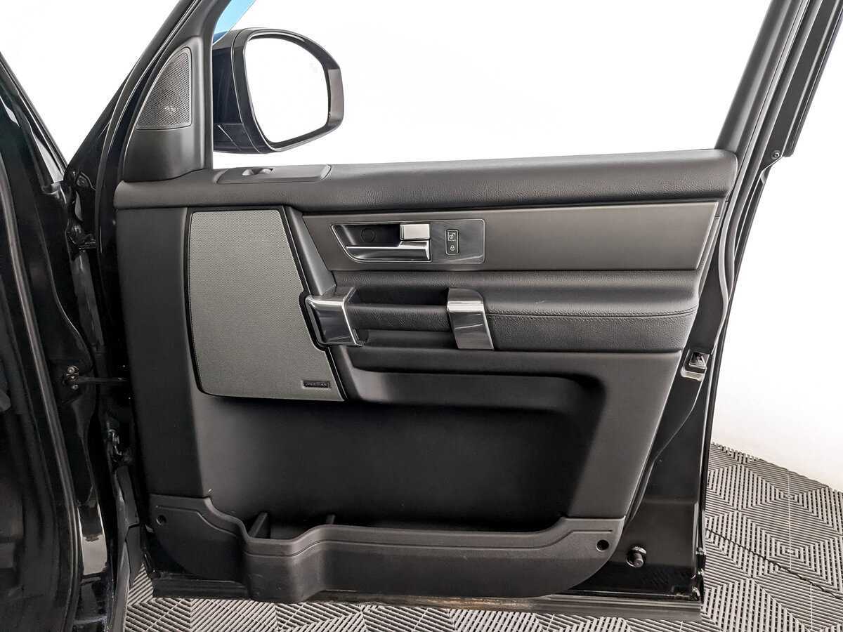 Land Rover Discovery с пробегом — 2015 год. Фото: #20