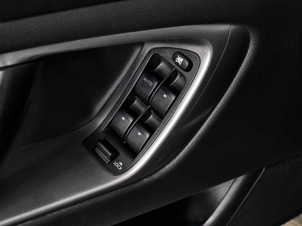 Subaru Legacy с пробегом — 2005 год. Фото: #7
