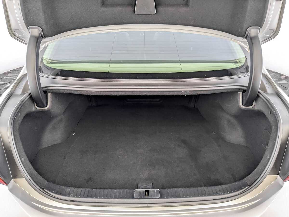 Kia Quoris с пробегом — 2013 год. Фото: #9