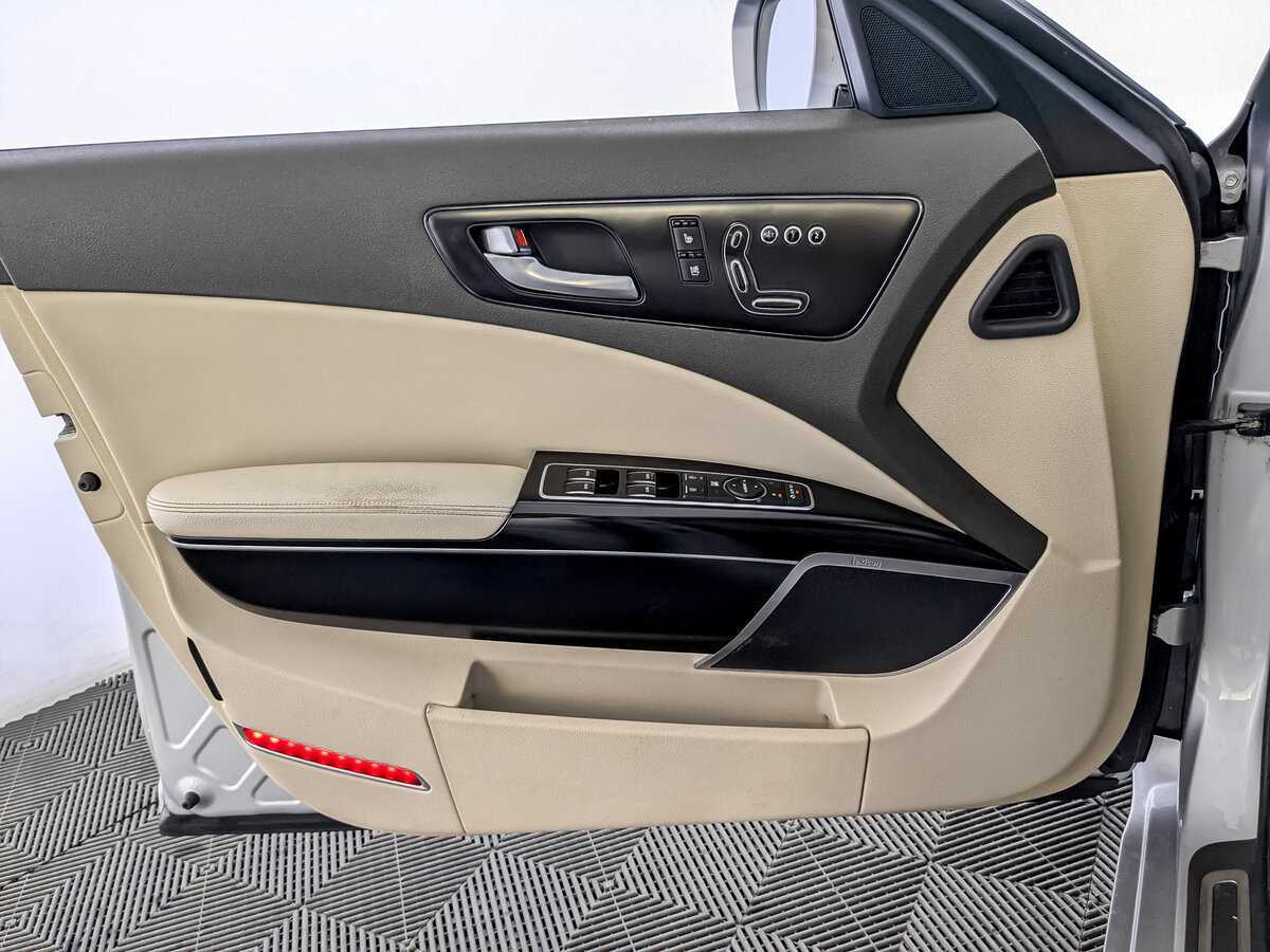 Kia Quoris с пробегом — 2013 год. Фото: #18