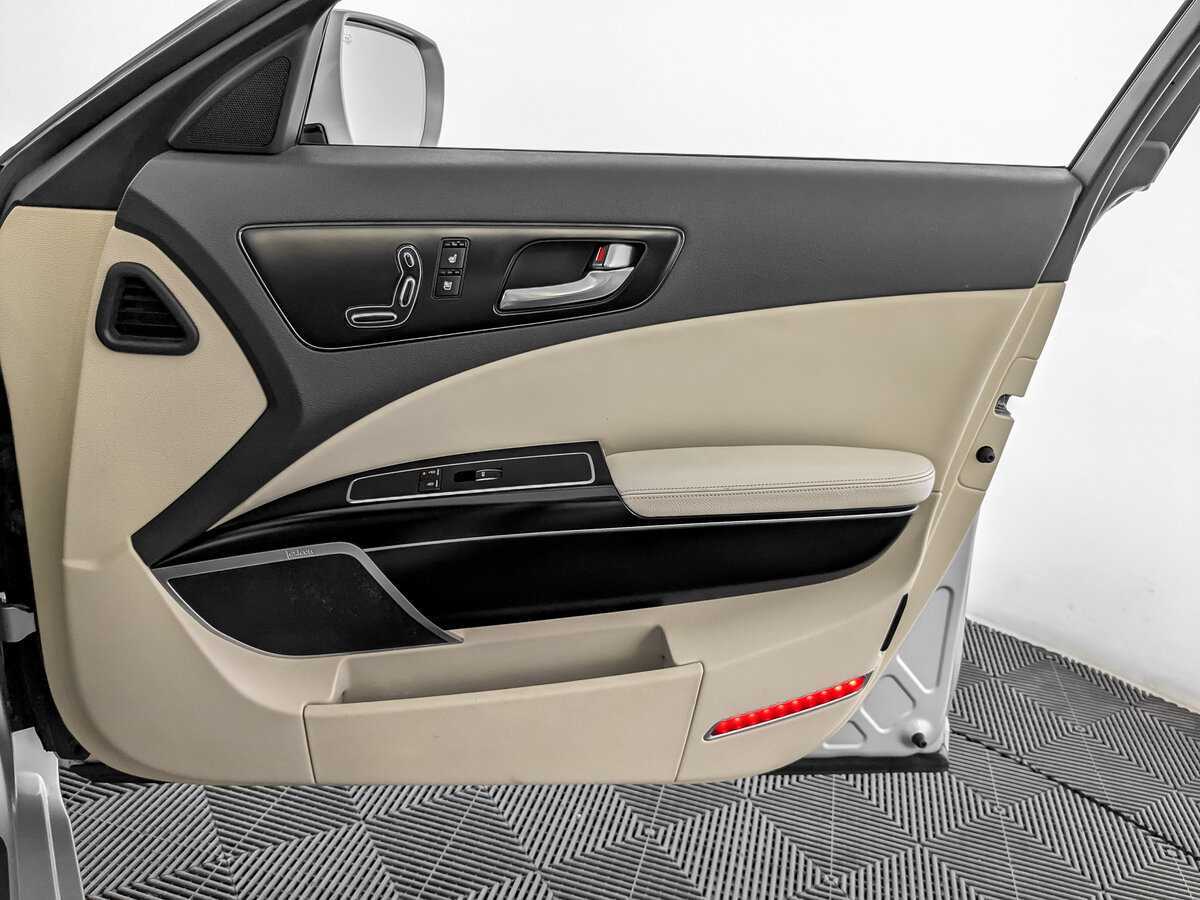 Kia Quoris с пробегом — 2013 год. Фото: #25