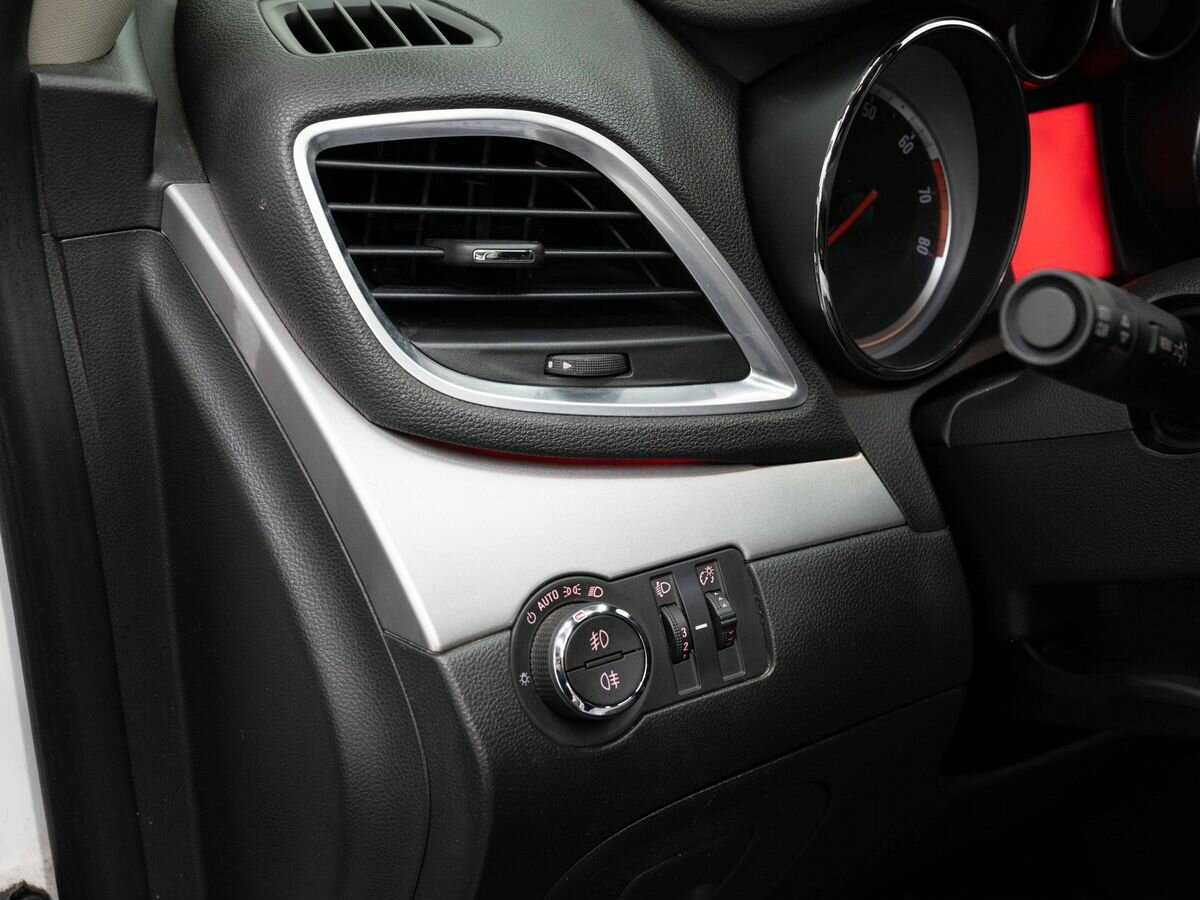 Opel Mokka с пробегом — 2013 год. Фото: #17