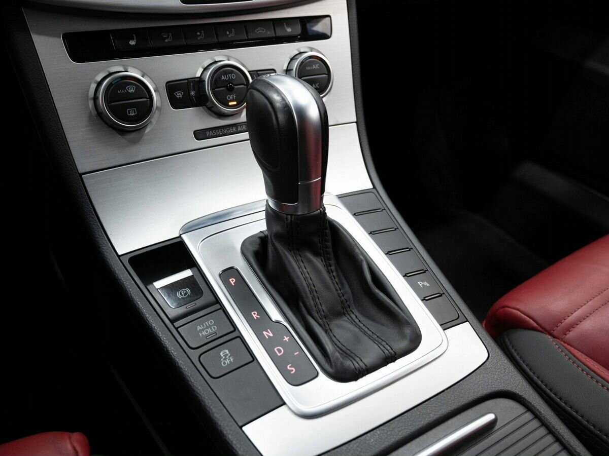 Volkswagen Passat CC с пробегом — 2014 год. Фото: #22