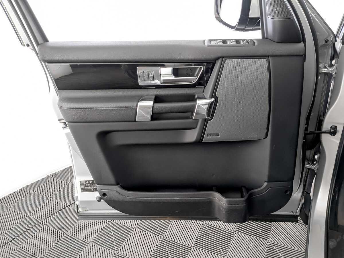 Land Rover Discovery с пробегом — 2015 год. Фото: #17