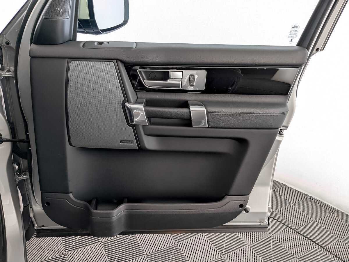 Land Rover Discovery с пробегом — 2015 год. Фото: #22