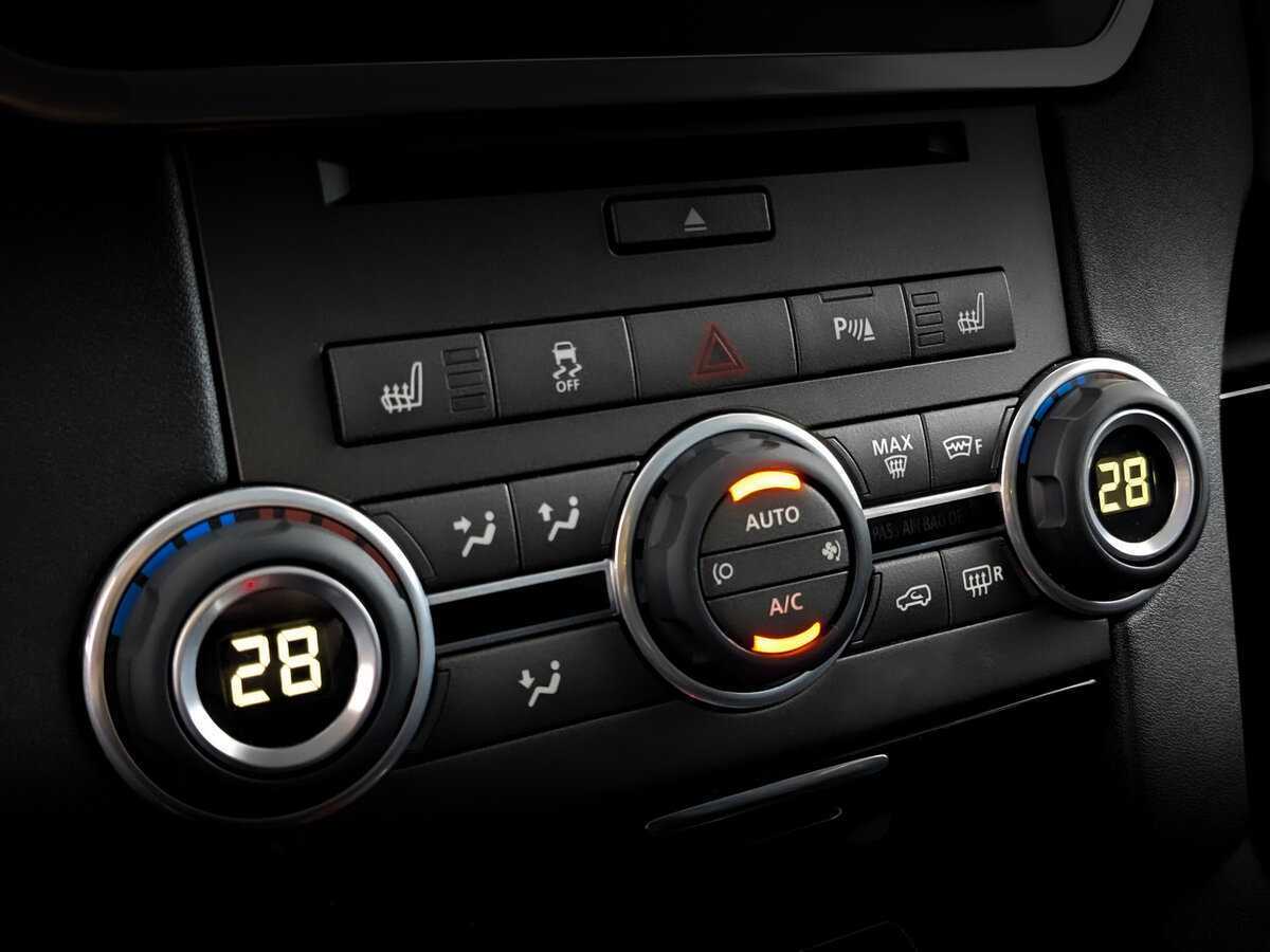 Land Rover Discovery с пробегом — 2015 год. Фото: #23