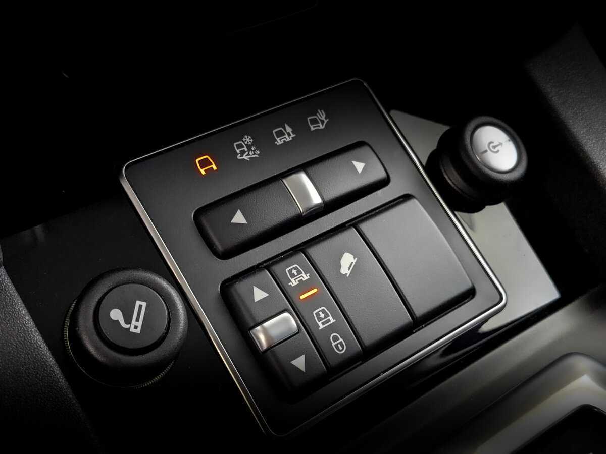 Land Rover Discovery с пробегом — 2015 год. Фото: #24