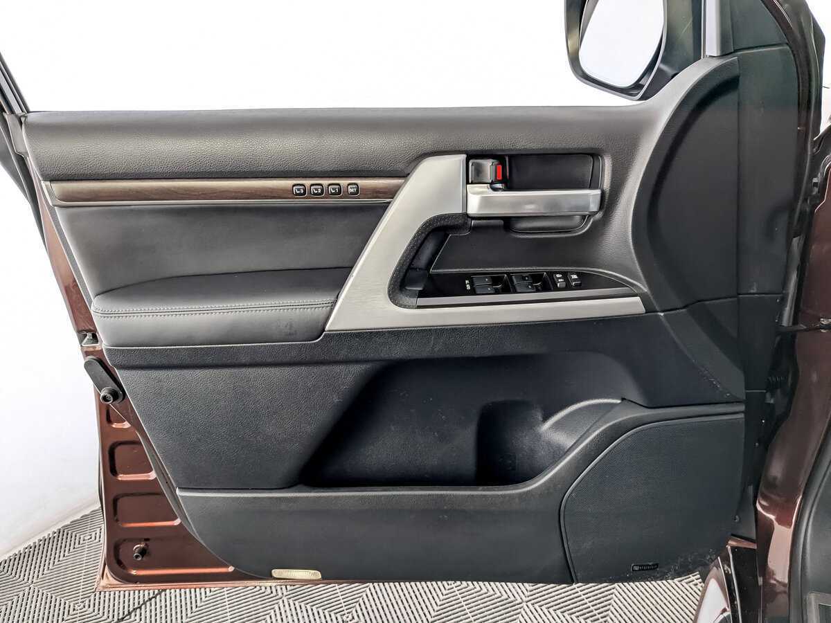 Toyota Land Cruiser с пробегом — 2018 год. Фото: #18